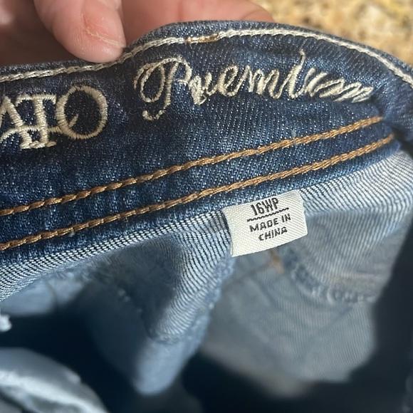 Lightly distressed jeans size 16WP - Picture 6 of 7